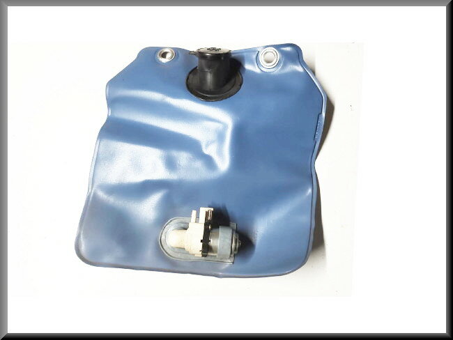 Réservoir de lave-glace arrière avec pompe – Renault 14 – OEM 7704000017 – NOS