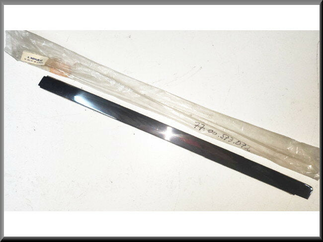 Baguette décorative de porte avant droite – Renault 20 - Renault 30 – OEM 7700573072 – NOS