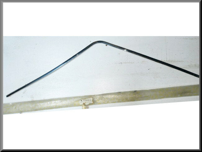 Front left windshield trim – Renault 14 – OEM 7700638688 – NOS
