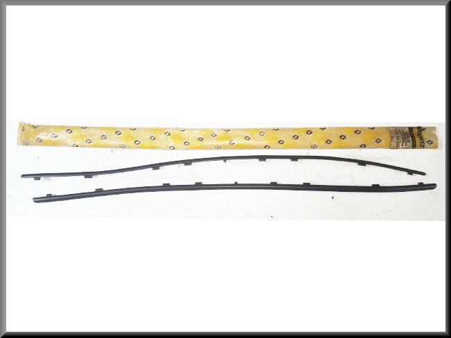 Bumperstrips  – Renault 19 – OEM 7700366292 / 7701366460 – NOS