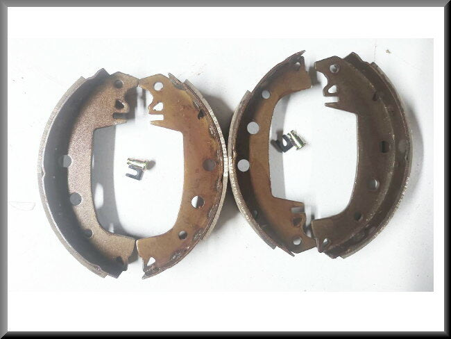 Brake shoes (Bendix system) – Renault 16 – OEM 7701201218 / 7701201504