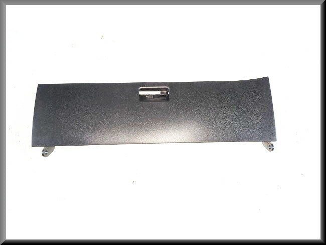 R14 Klep dashboardkastje (New Old Stock).