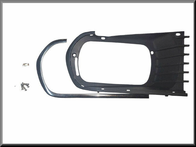 Grill rechterdeel met chroomrand en bevestigingsset – Renault 12 – OEM 7701459892