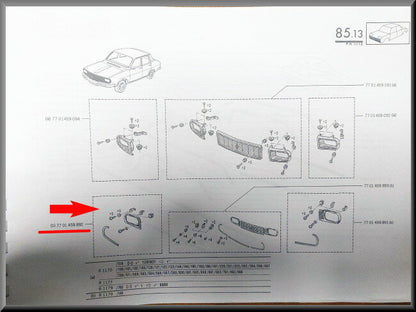 Grill rechterdeel met chroomrand en bevestigingsset – Renault 12 – OEM 7701459892