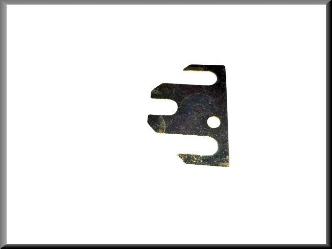 Filler plate lock striker rear (0.5 mm) – Renault 16 – OEM 0608295100