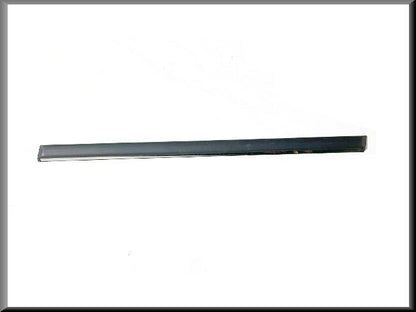 Sierstrip achterdeur rechts  – Renault 9 – OEM 7704000921 – NOS