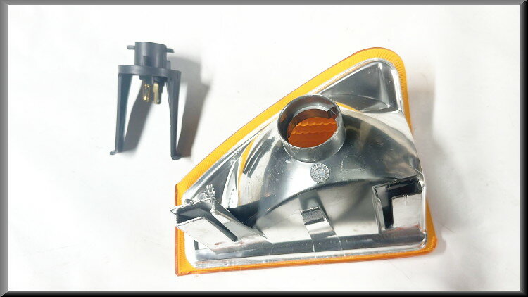 Front right turn signal light – Renault 18 – OEM 7701365458 – NOS