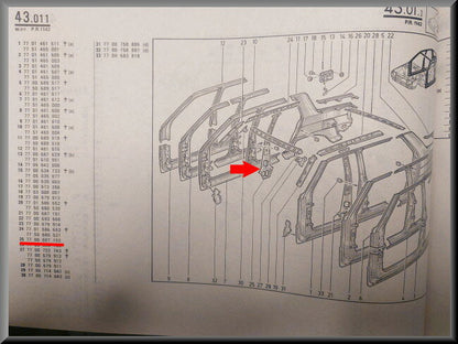 B Stijl rechts  – Renault 9 - Renault 11 – OEM 7700687152 – NOS