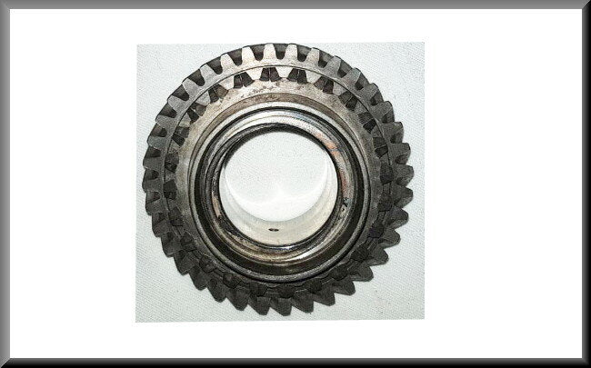 Pignon de 5ème vitesse (arbre primaire 35 dents) – Renault 16 – OEM 7700559497
