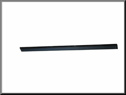 Garniture d'aile arrière droite avec jonc chromé – Renault 9 – Réf. OEM 7704003522 – NOS