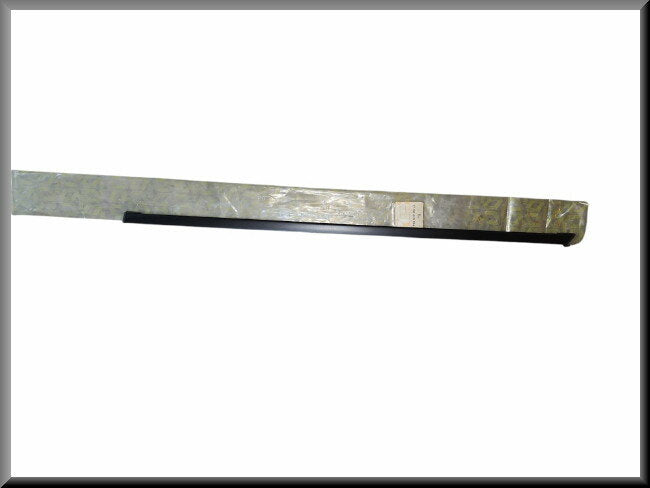 Cadre de vitre gauche – Renault 18 – OEM 7700640066 – NOS