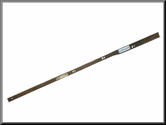 Bord supérieur fixation aile droite – Renault 10 – OEM 1100506049 – NOS