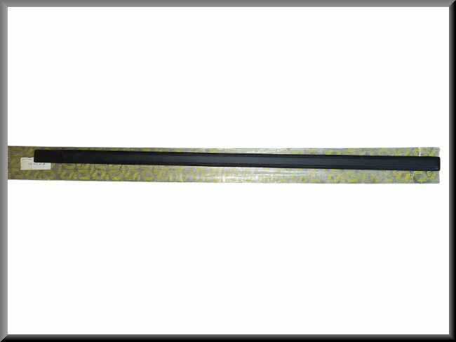Baguette décorative porte arrière droite – Renault 18 – OEM 7704000055 – NOS