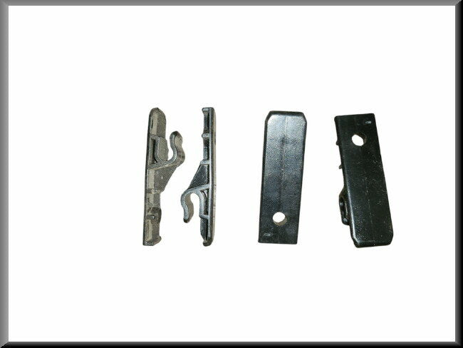 Agrafes (4) banquette arrière – Renault 9 - Renault 11 – OEM 7700649940 – NOS