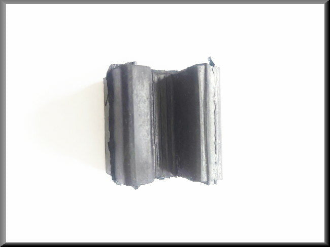 Caoutchouc de capot moteur – Renault 12 – OEM 7700550924