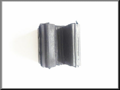 Caoutchouc de capot moteur – Renault 12 – OEM 7700550924