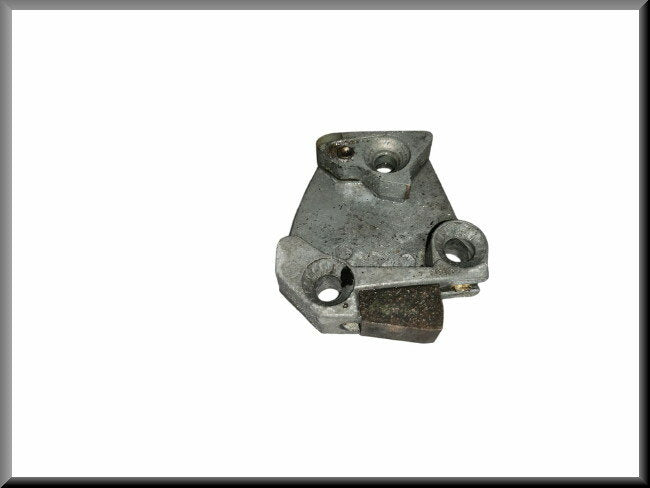 Gâche droite (métal) – Renault 16 – OEM 0854954000