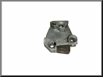 Gâche droite (métal) – Renault 16 – OEM 0854954000