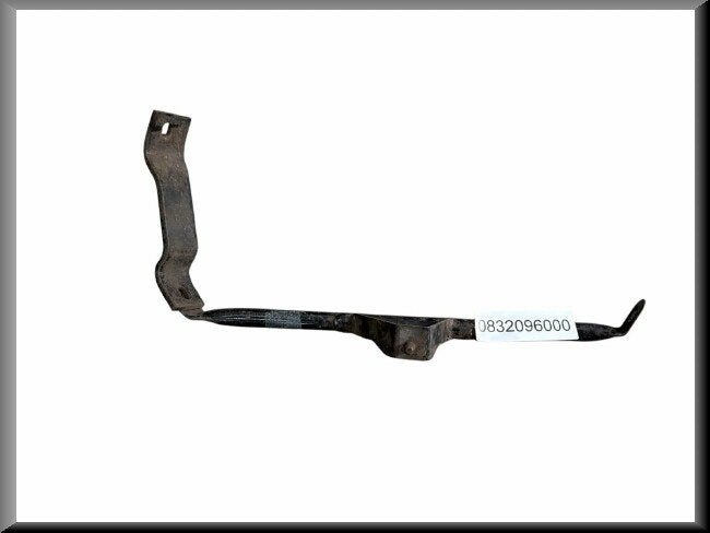 Support de pare-chocs avant droit (renforcé) – Renault 16 – OEM 0832096000