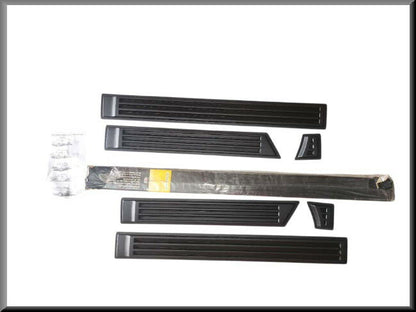 Zijbescherming carrosserie  – Renault 20 - Renault 30 – OEM 7701403779 – NOS