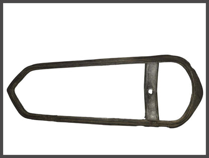 Caoutchouc de feu arrière droit premier type – Renault 16 – OEM 0855718000 / 0870575100