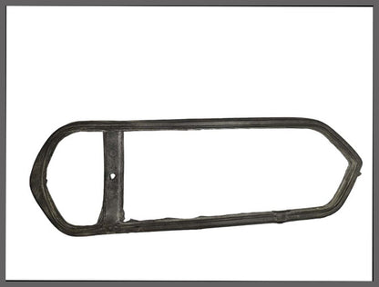 Caoutchouc de feu arrière gauche premier type – Renault 16 – OEM 0855718900 / 0870757000
