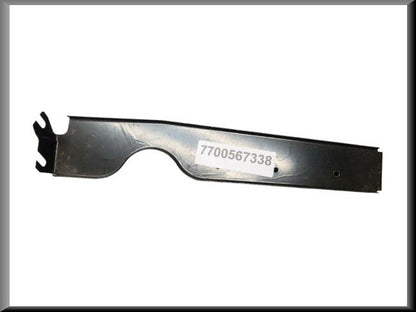 Bevestigingssteun spatlap voorzijde links  – Renault 12 – OEM 7700567338 (New Old Stock) – NOS