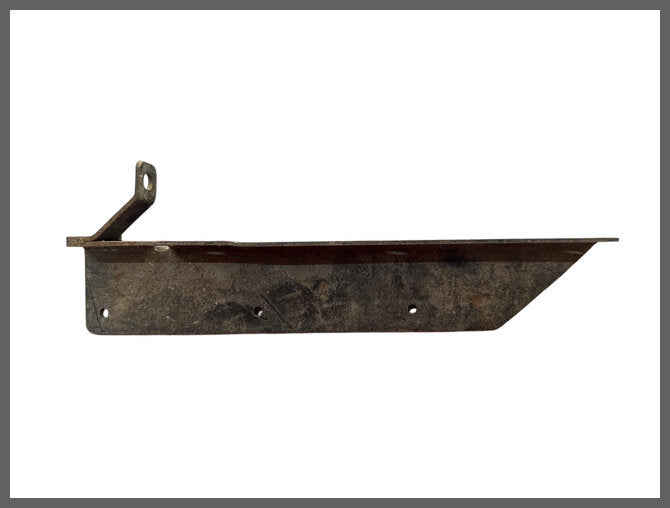Support de bavette avant gauche – Renault 16 – OEM 0821728400 – NOS