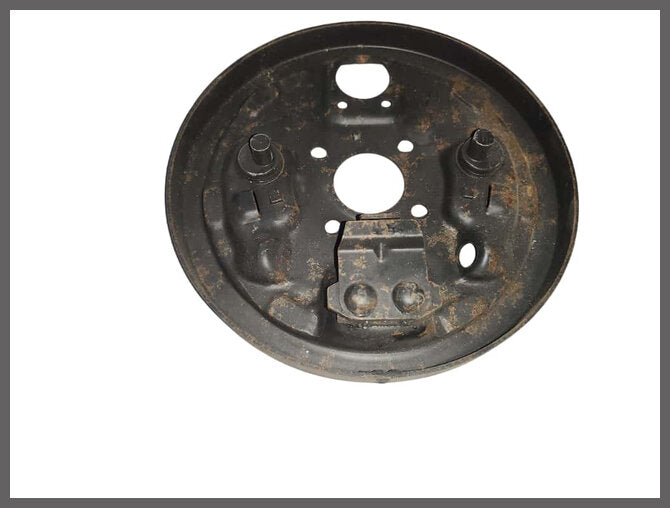 Plaque de maintien Bendix droite – Renault 12 – OEM 7701013161 – NOS