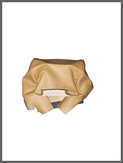 Hoofdsteun hoes (beige skai) – Renault 16 – Renault diverse - OEM 7701401902 – NOS