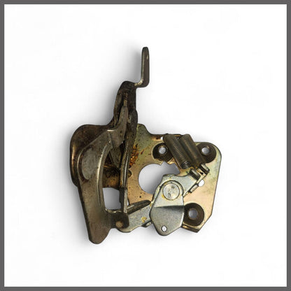 Slot bevestingingsplaat achterzijde rechts – Renault 16 – OEM 7700640197 – NOS