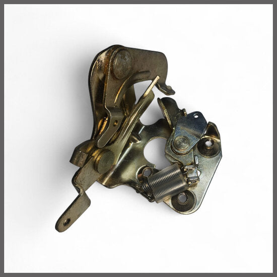 Slot bevestingingsplaat achterzijde links – Renault 16 – OEM 7700640196 – NOS