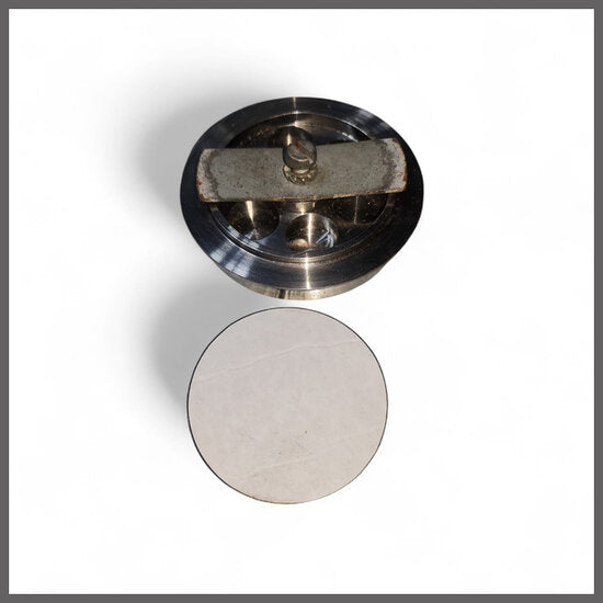 Cache-moyeux en acier inoxydable avec autocollant séparé TRÈS UNIQUE EN ACIER INOXYDABLE – Renault 14 – Renault 15 – Renault 17 – Renault divers – OEM 1005A – NOS