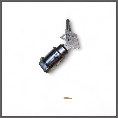 Verrou boîte à gants – Renault 16 – Renault Caravelle - Renault Floride - Peugeot 5034 - OEM 7701003899 – NOS