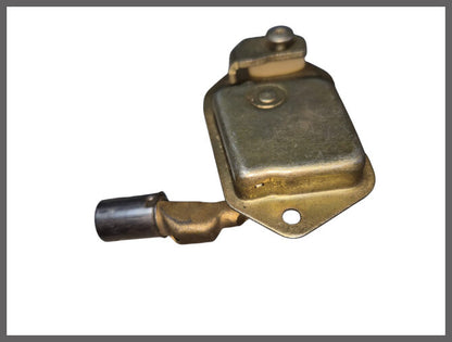 Portierslot voorzijde links – Renault 12 Gordini – OEM 7700548641 – NOS