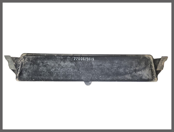 Kentekenplaat houder – Renault 18 – Fuego - OEM 7700625619 – NOS