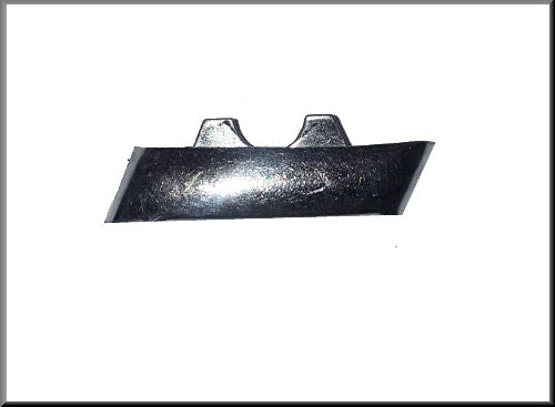 Clip pour jonc chromé porte arrière droite (à côté du montant C) – Renault 16 – OEM 7700648458 / 0608064600 – Occasion