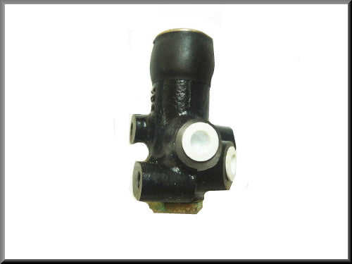 Compensateur de frein 3 sorties – Renault 16 – Renault 5 - Renault divers - OEM 7700523312