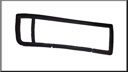 Rear light rubber left – Renault 16 – OEM 7701010114