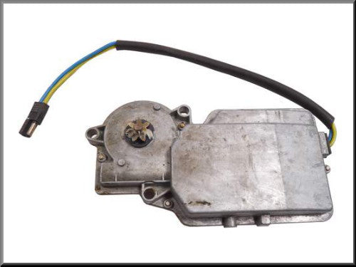 Ruithefmotor R16 TX en Peugeot 504.