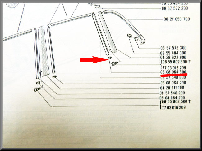 Agrafe pour jonc chromé de portière arrière gauche (à côté du montant C) – Renault 16 – OEM 7700648457 / 0608064500 – Occasion