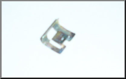 Agrafe moulure capot – Renault 12 – OEM 7700519003