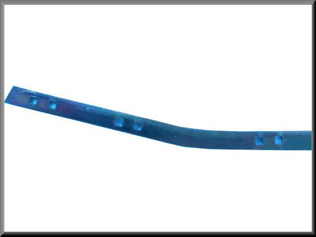Baguette métallique joint de vitre avant droite – Renault 12 – OEM 7700509917