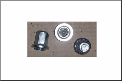 Écrou de roue longueur 32,5 mm – Renault 12 – Renault 15 - Renault 16 - Renault divers -  OEM 7700618233 (petit)