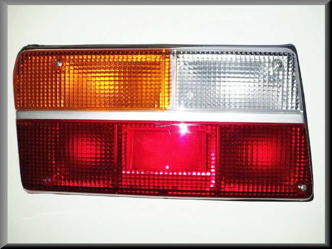 Tail light unit left with lens – Renault 12 – OEM 770101a