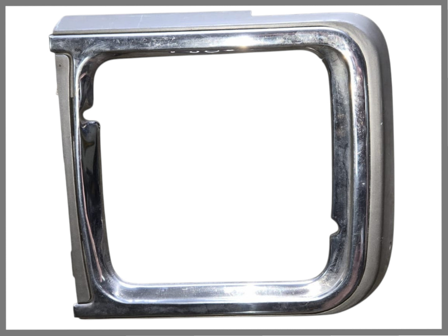 Cadre de phare gauche - Renault 6 - OEM 7700622032