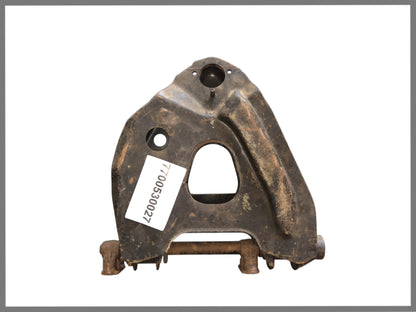 Triangle inférieur gauche (version renforcée)(Sauf : caution de 250,00 € pour reprise) – Renault 16 – OEM 7700530027