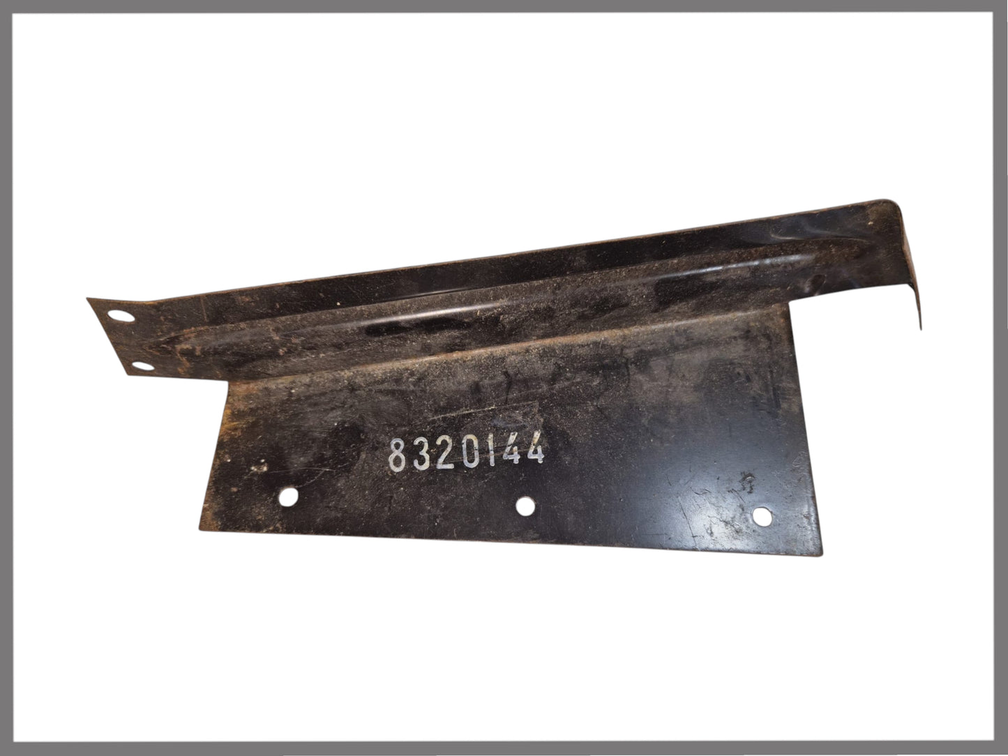 Support d'aile arrière gauche – Renault 8 – OEM 0832014400