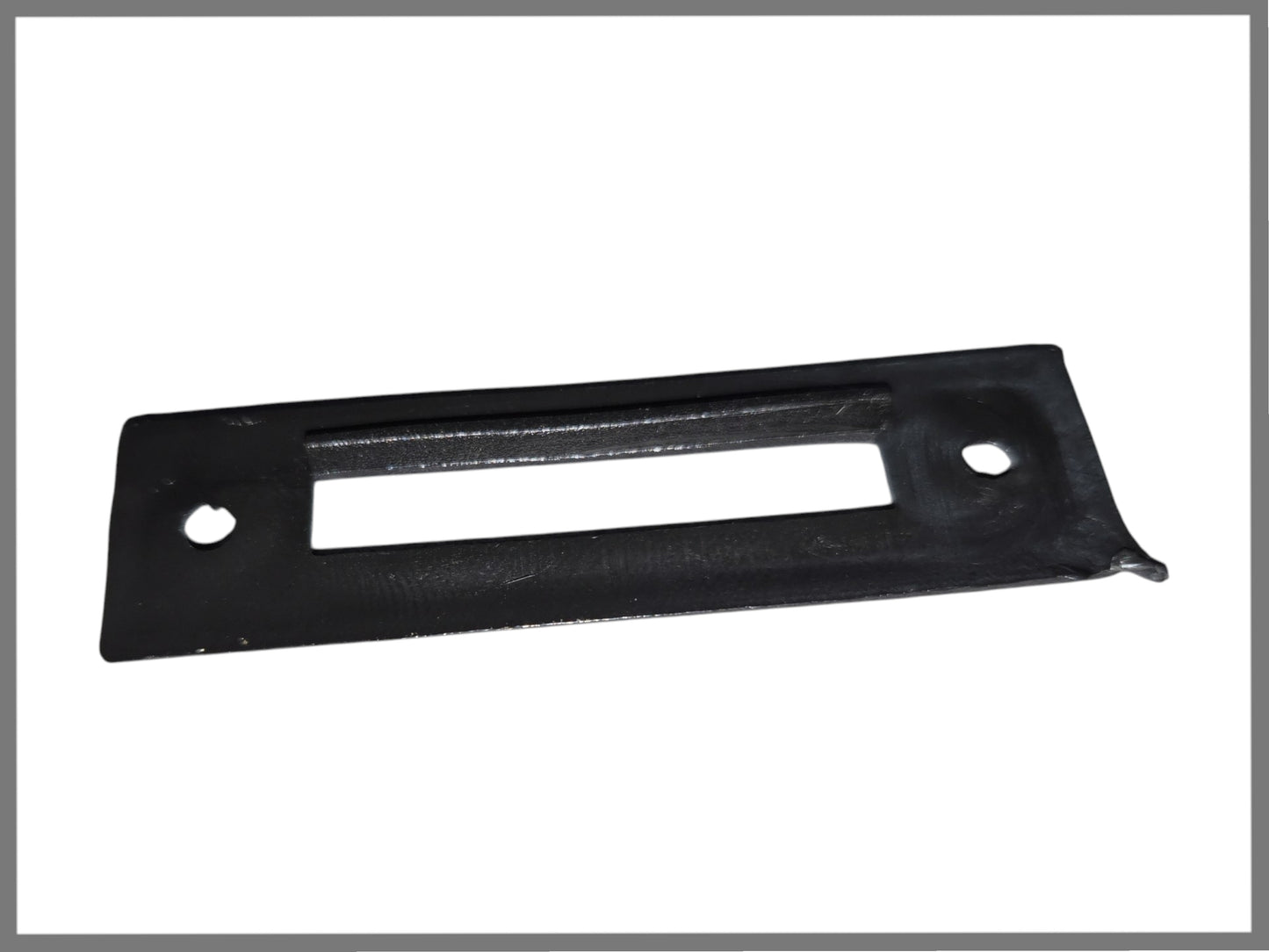 Afdekplaatje deuropening achterportier links en rechts - Renault 6 - Renault 12 - OEM 7700560135